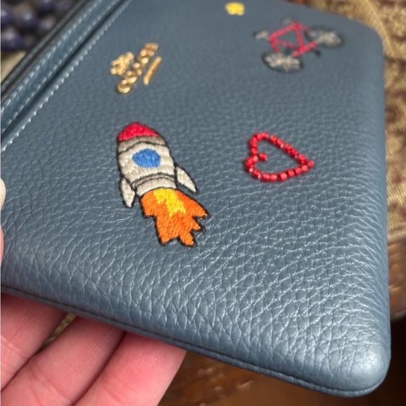 Authentic COACH Leather heart/spaceship/bicycle zip top card wristlet - Picture 3 of 11